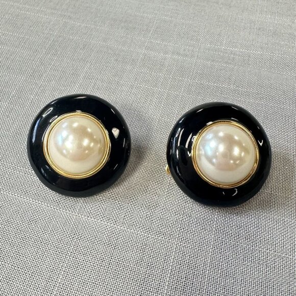 Vintage Large Pearl with Black Round Clip On Earrings - Picture 2 of 8